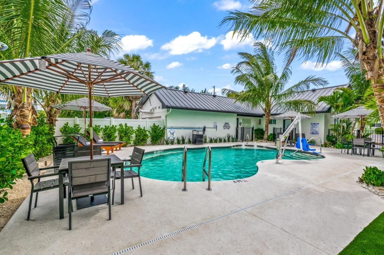 The Retreat At Anna Maria Island Inn برادنتون بيتش المظهر الخارجي الصورة